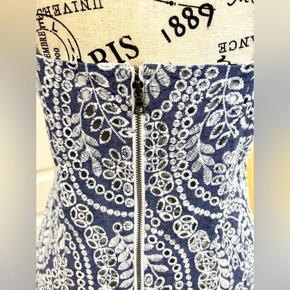 Alice + Olivia Blue and White Lace Dress - Picture 9 of 9